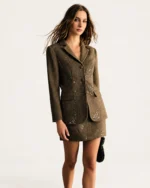 Blazer Tweed Marrom Café Frente com bordado e enquadramento parcial