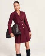 Vestido Blazer Alfaiataria Bordô Imperial Fechado com Bolsa Tote em Estúdio