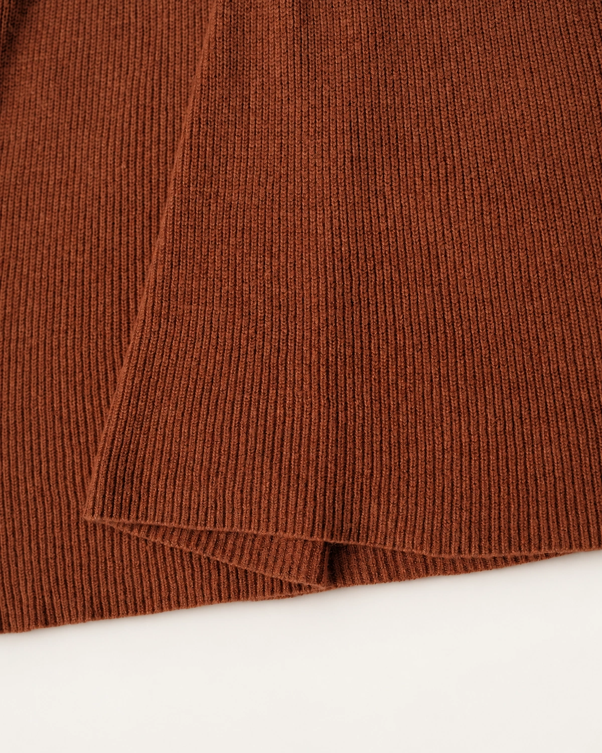 Vestido Tricot Canelado Canela Textura e Acabamento da Barra em Tricot