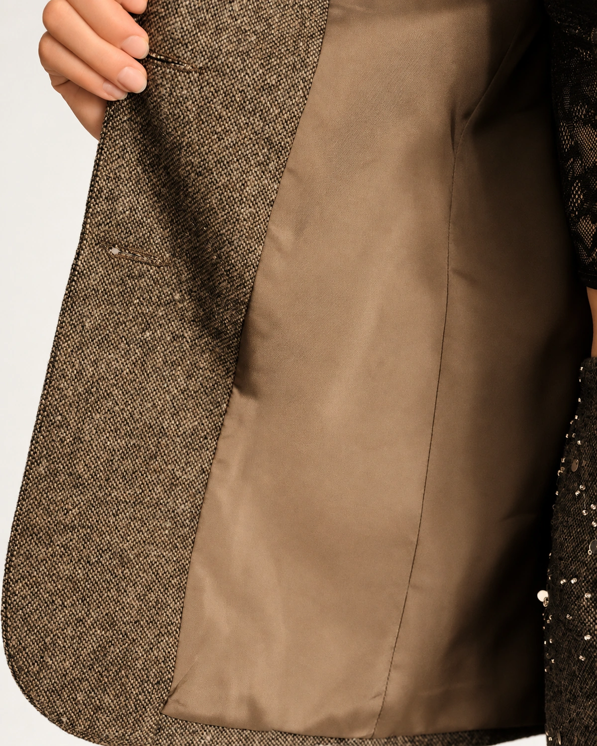 Blazer Tweed Couture Bordado com Canutilhos Detalhe da Lapela e Forro Acetinado