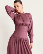 Vestido Midi Evasê Vinho Marsala Detalhe Superior da Modelagem com Gola Alta