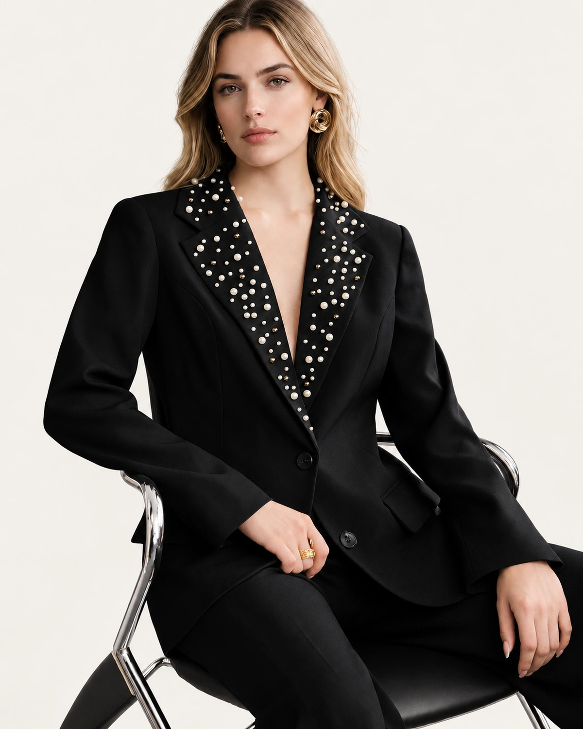Blazer alfaiataria em crepe com pedrarias na cor noir, foto 04