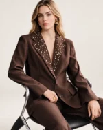 Blazer Alfaiataria em Crepe Nobre com Aplicação de Pedrarias Sutis na cor Marrom Chocolate foto 04