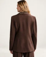 Blazer Alfaiataria em Crepe Nobre com Aplicação de Pedrarias Sutis na cor Marrom Chocolate foto 06