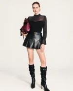 Blusa em alfaiataria com gola alta, decote coração e mangas em tule na cor noir, foto 01