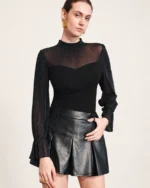 Blusa em alfaiataria com gola alta, decote coração e mangas em tule na cor noir, foto 05