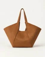 Bolsa Tote Oversized em Suede Aveludado com Tassel na cor Marrom Chocolate foto 08