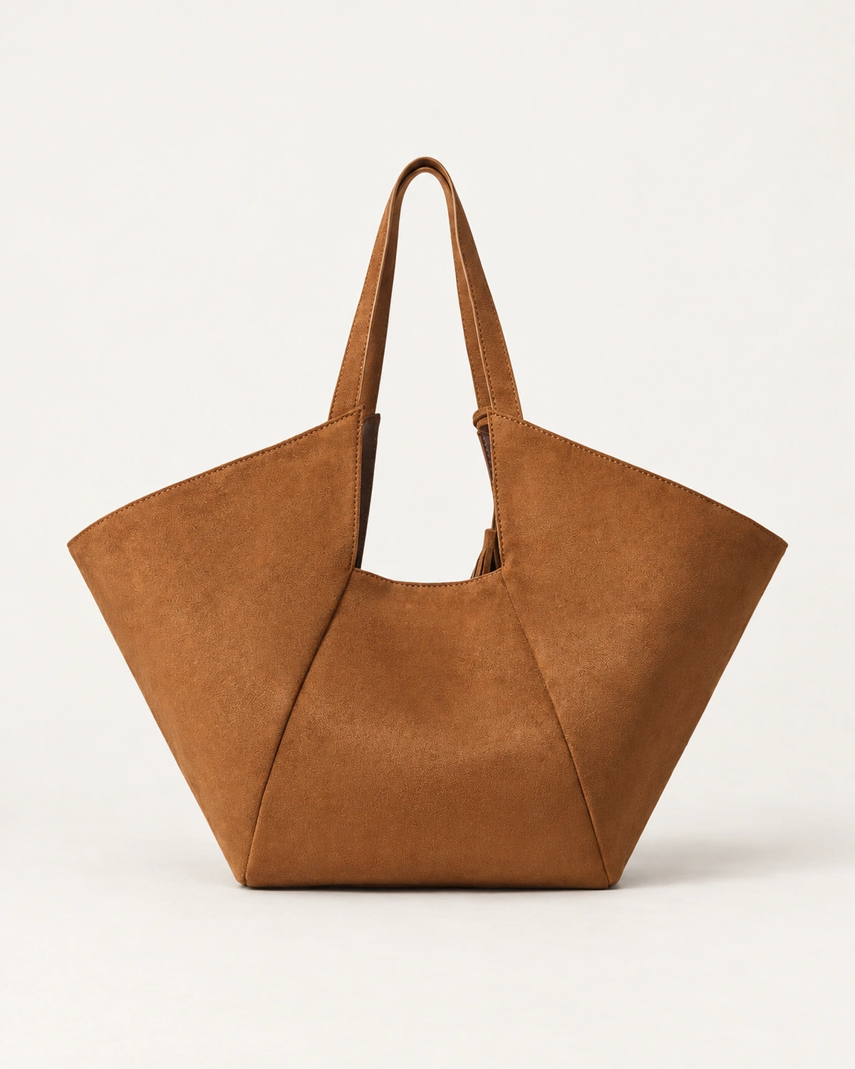 Bolsa Tote Oversized em Suede Aveludado com Tassel na cor Marrom Chocolate foto 08