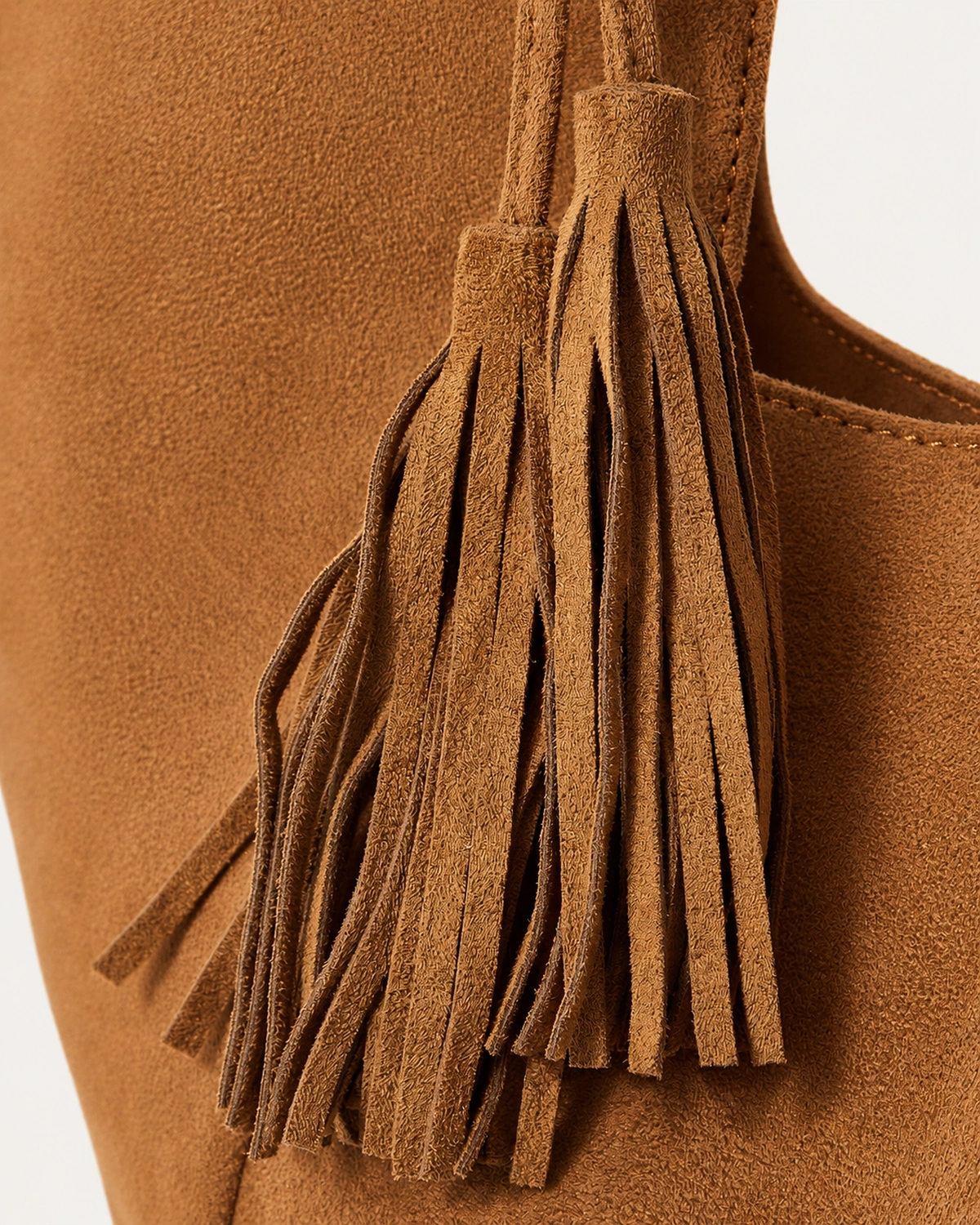 Bolsa Tote Oversized em Suede Aveludado com Tassel na cor Marrom Chocolate foto 10