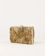 Bolsa clutch drapeada de festa com fecho kisslock em metal dourado na cor Dourado, foto 02