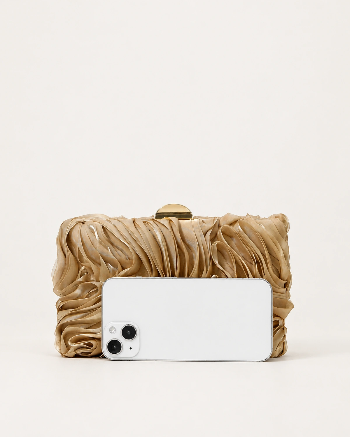 Bolsa clutch drapeada de festa com fecho kisslock em metal dourado na cor Dourado, foto 04