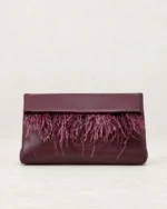 Bolsa clutch em veludo bordado com plumas na cor bordô imperial foto 02