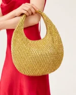 Bolsa Meia-Lua Crescent Tressê com Alça Metálica na cor Rose Gold foto 04
