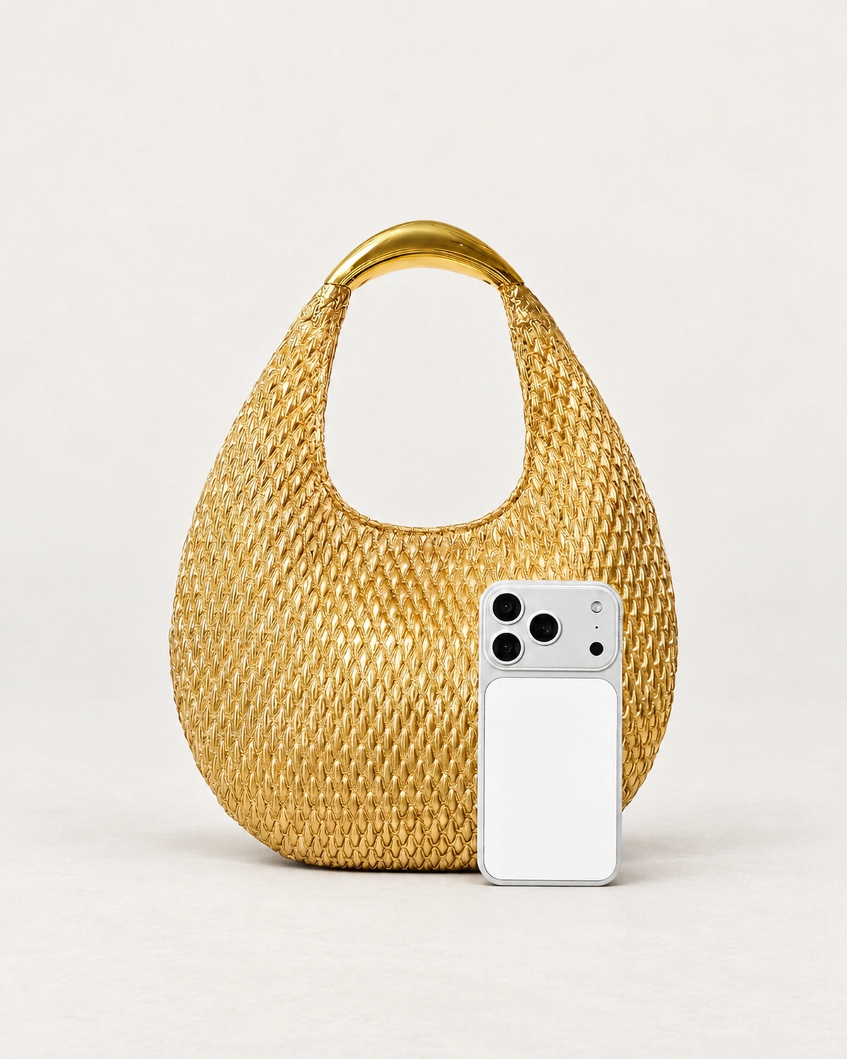 Bolsa Meia-Lua Crescent Tressê com Alça Metálica na cor Rose Gold foto 07