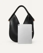 Bolsa de Ombro com Alça Estruturada e Esferas Metálicas na cor Noir — Vista 05
