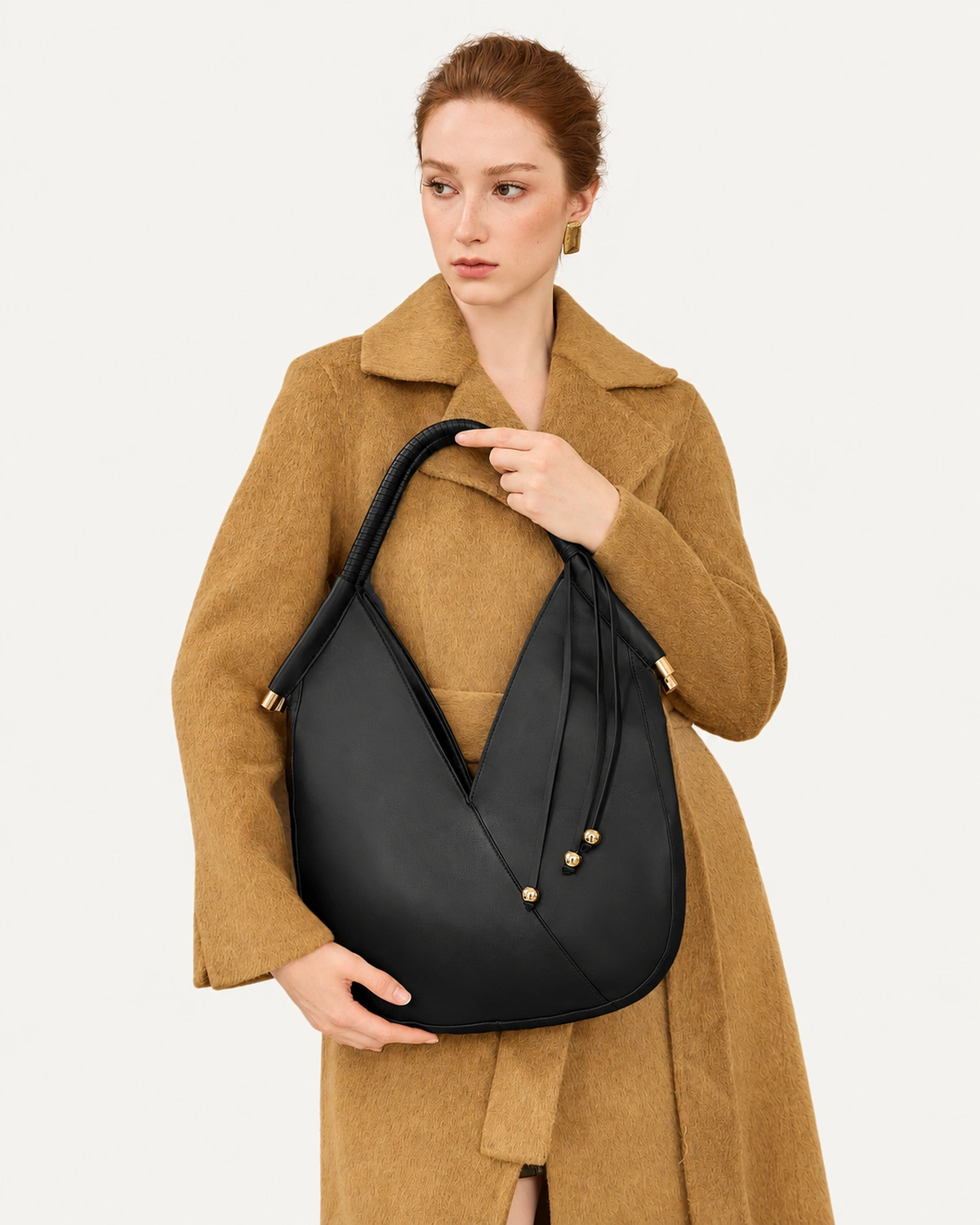 Bolsa de Ombro com Alça Estruturada e Esferas Metálicas na cor Noir — Vista 08