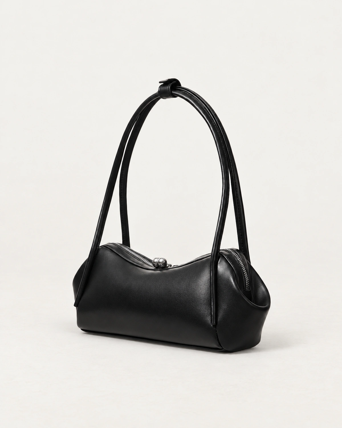 Bolsa Baguete East-West Estruturada em Couro Sintético na cor Noir foto 07
