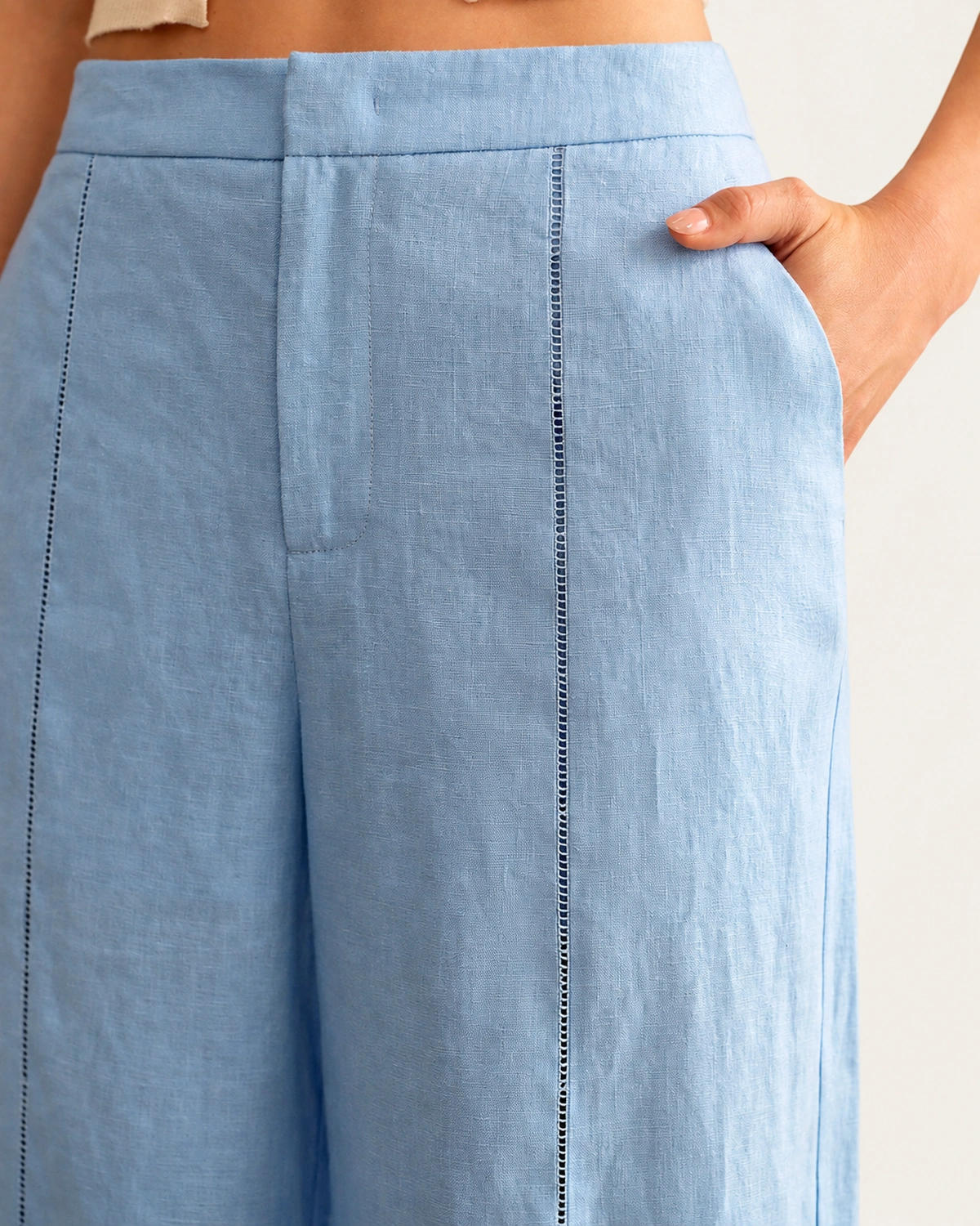 Calça Alfaiataria Wide Leg em Puro Linho na cor Azul Céu vista 06