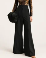 Calça flare de alfaiataria com cós duplo e botões decorativos na cor preto, foto 01