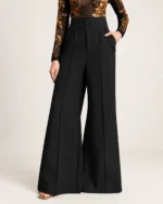 Calça flare de alfaiataria com cós duplo e botões decorativos na cor preto, foto 05
