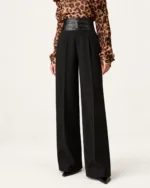 Calça pantalona de alfaiataria com cós acorsetado e fivelas duplas na cor noir, foto 05