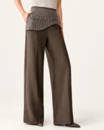 Calça wide leg feminina em alfaiataria com aplicação de strass em estúdio mineral.