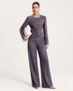 Calça wide leg em lã mista com cintura alta e vinco frontal na cor púrpura, foto 01