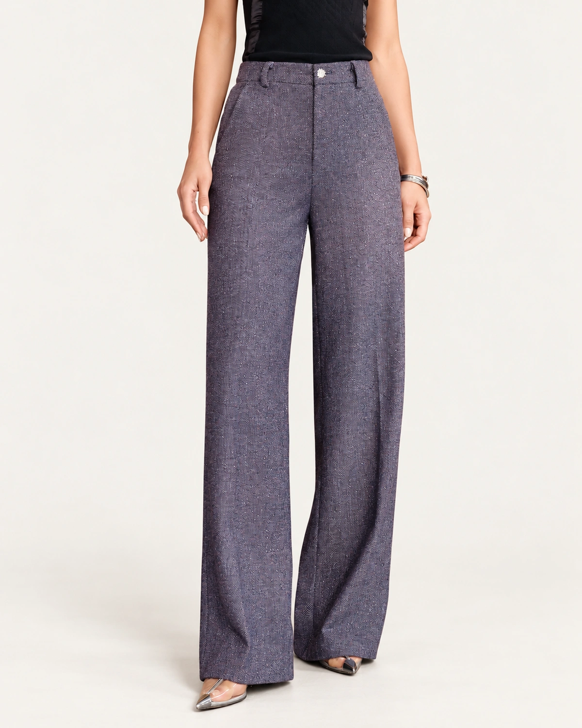 Calça wide leg em lã mista com cintura alta e vinco frontal na cor púrpura, foto 04