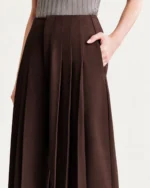 Calça wide leg feminina em alfaiataria com pregas em estúdio mineral.