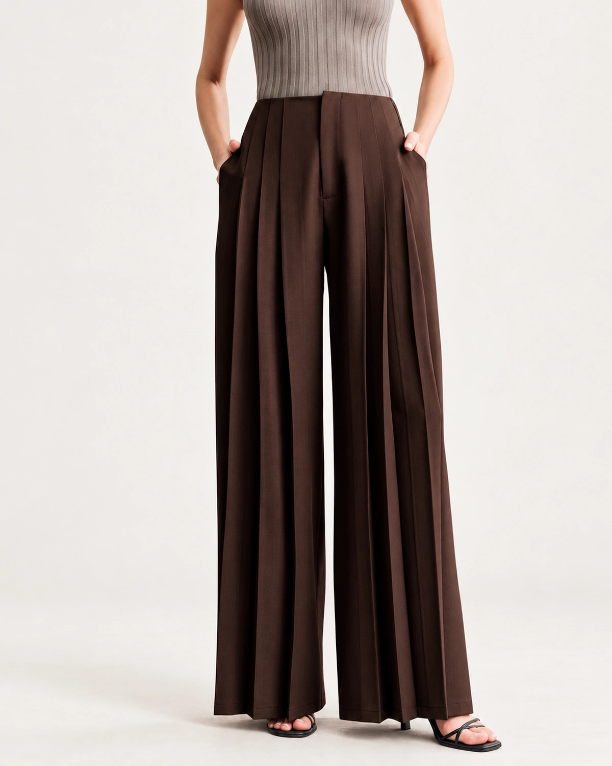 Calça wide leg feminina em alfaiataria com pregas em estúdio mineral.