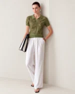 Camisa polo em tricot rendado floral com gola esporte na cor Verde Oliva, foto 06