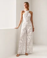 Macacão pantalona com decote halter transpassado e relevo floral 3D na cor Off-White, foto 05
