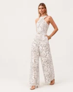 Macacão pantalona com decote halter transpassado e relevo floral 3D na cor Off-White, foto 07