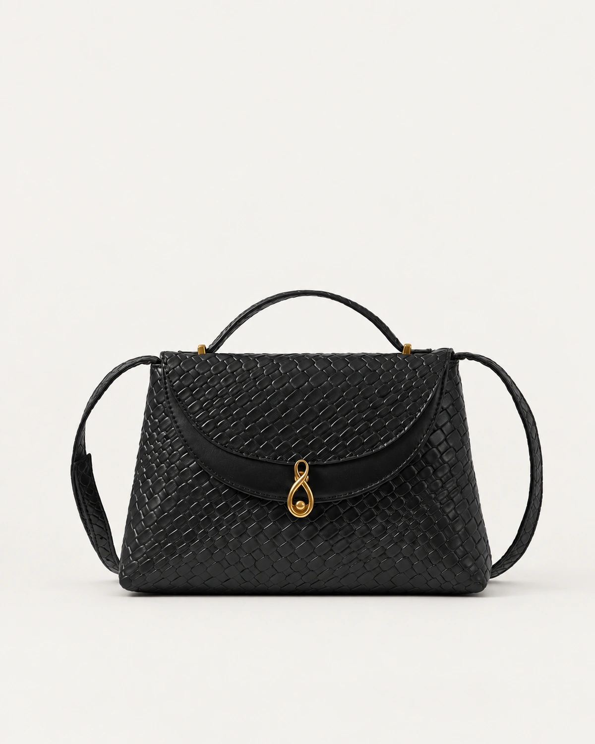 Vista frontal da Bolsa Satchel Estruturada Tressê com fecho escultural dourado.