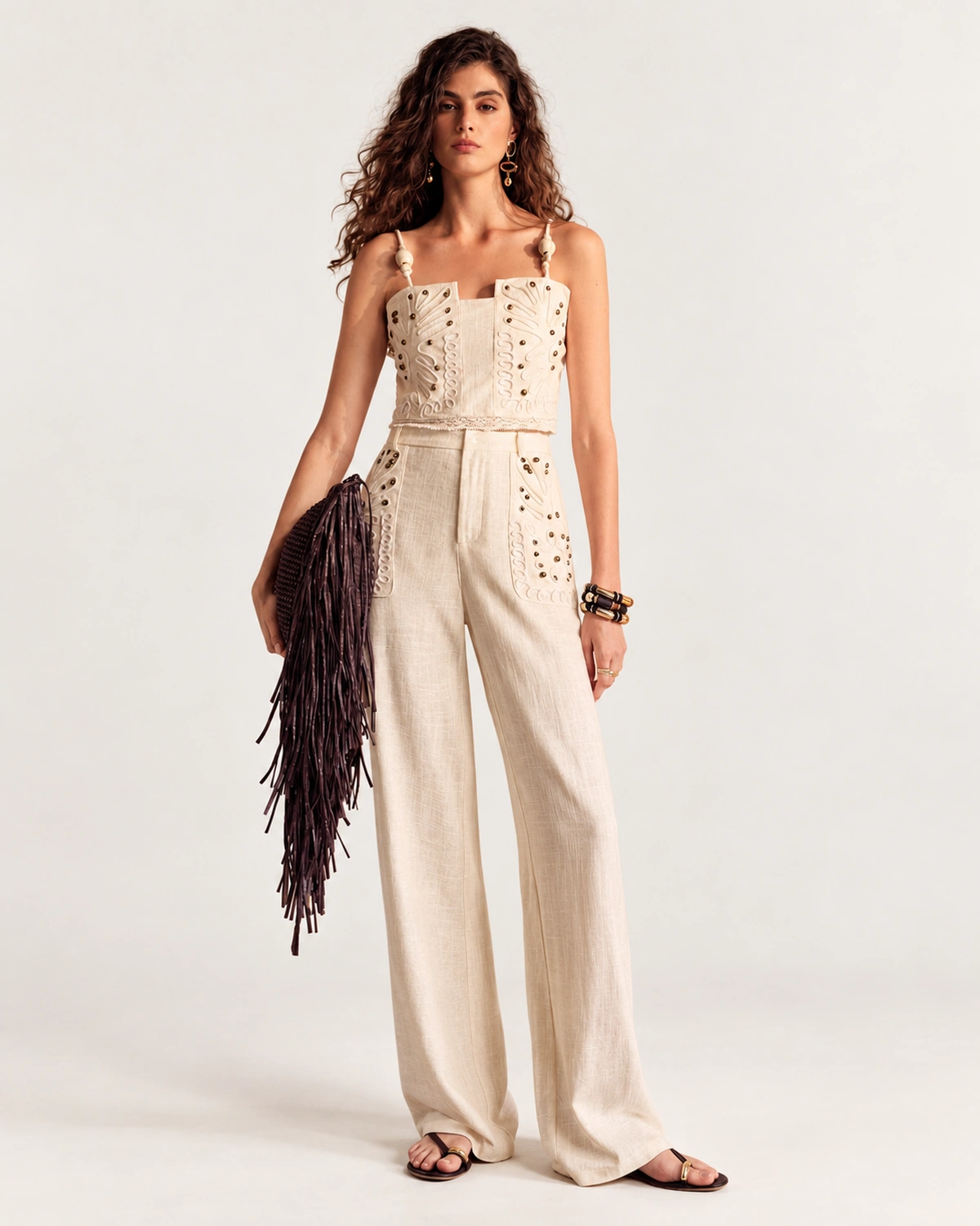 Lookbook editorial completo da regata cropped em linho off-white com calça pantalona