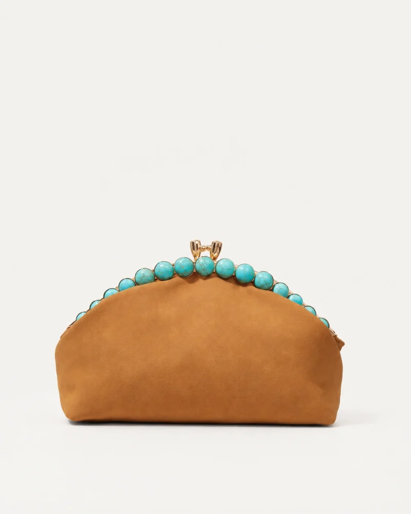 Bolsa clutch feminina em PU aveludado marrom com fecho beijo e contas turquesa vista de frente