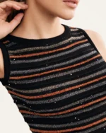 Regata ajustada em tricot canelado com fios metálicos na cor noir, foto 02