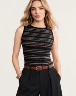 Regata ajustada em tricot canelado com fios metálicos na cor noir, foto 04
