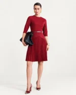 Vestido midi em alfaiataria e saia plissada com cinto e mangas 3/4 na cor bordeaux, foto 01