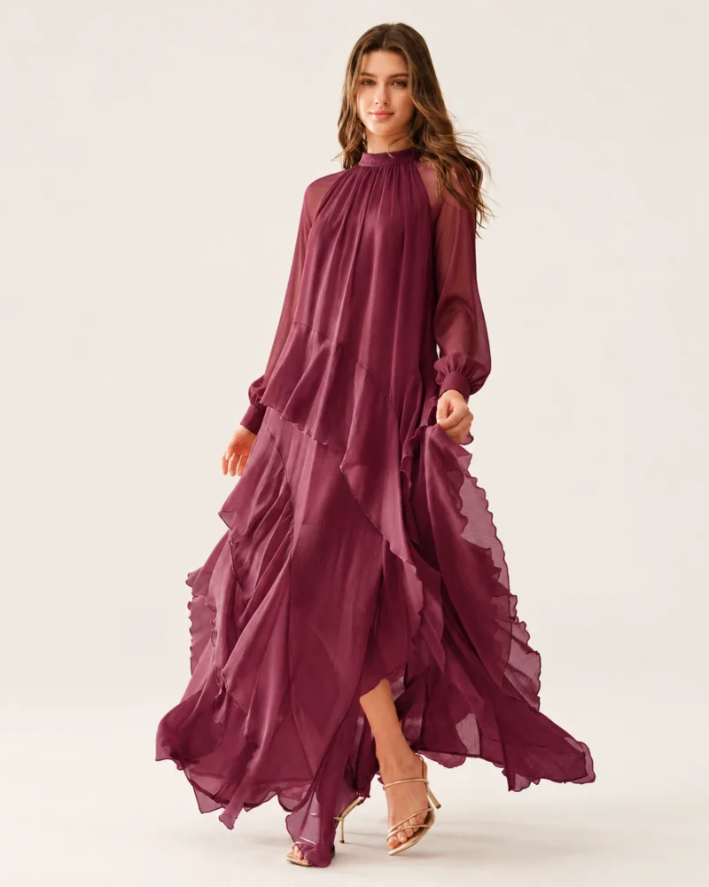 Vestido longo em chiffon com gola franzida e babados assimétricos na cor bordeaux, foto 01