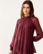 Vestido longo em chiffon com gola franzida e babados assimétricos na cor bordeaux, foto 03