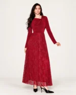 Vestido longo com decote drapeado, saia plissada e fivela dourada na cor vermelho rubi, foto 05