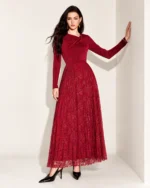Vestido longo com decote drapeado, saia plissada e fivela dourada na cor vermelho rubi, foto 06