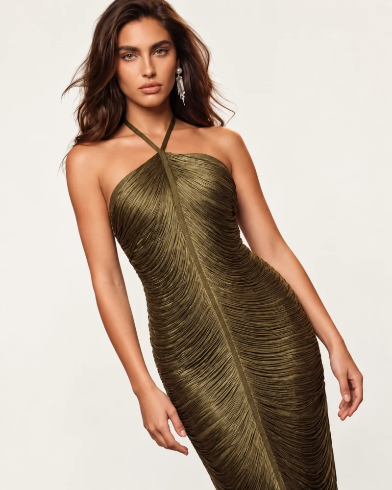 Vestido longo halter neck com costas abertas e drapeado na cor verde oliva, foto 02