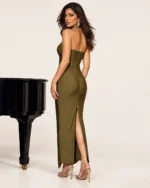 Vestido longo halter neck com costas abertas e drapeado na cor verde oliva, foto 06