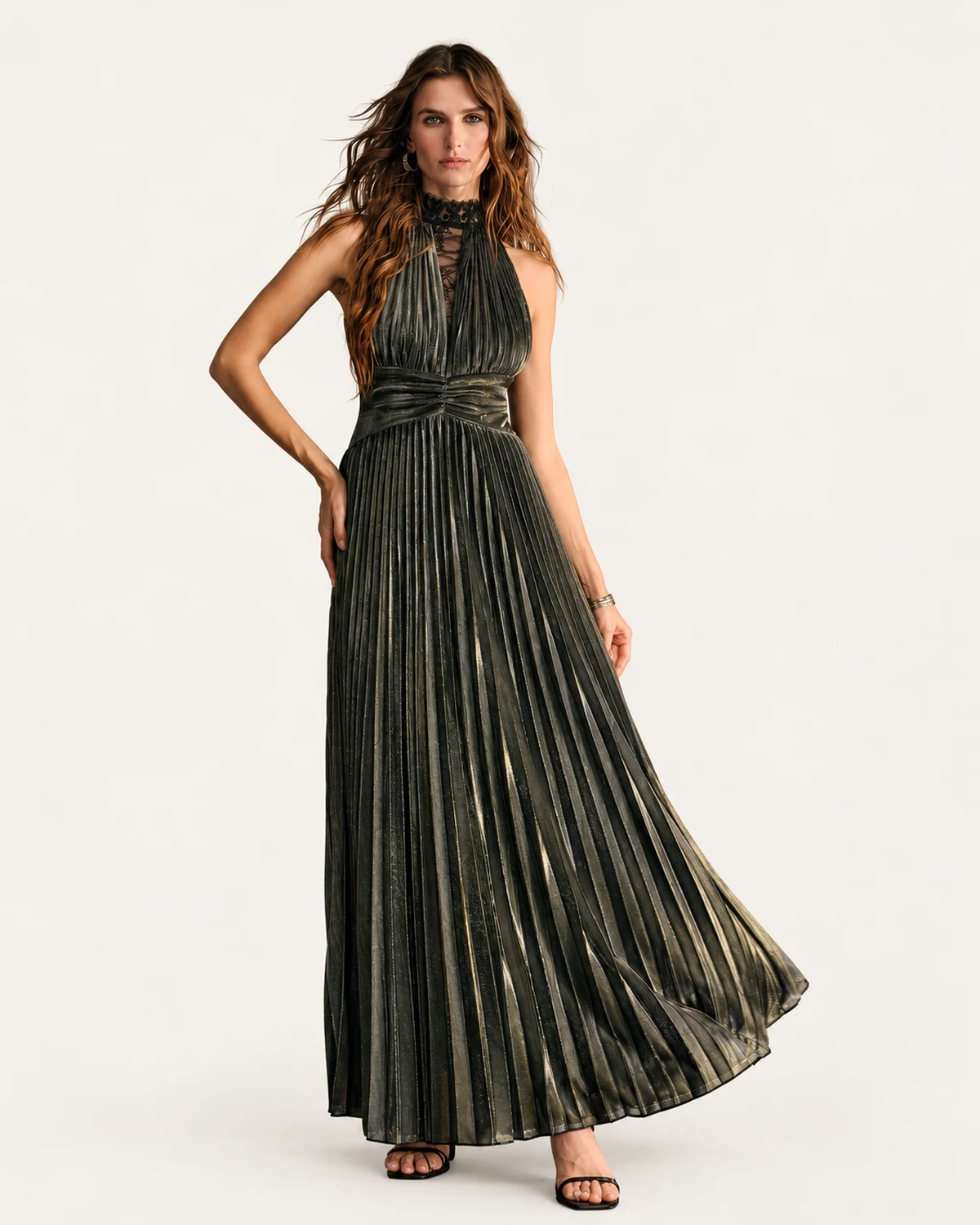 vestido longo plissado com decote halter e renda dourado, foto 01