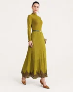 vestido longo plissado com mangas longas e renda mostarda, foto 01