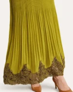 vestido longo plissado com mangas longas e renda mostarda, foto 06