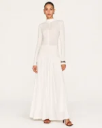 Vestido longo em malha com gola alta e saia plissada com cintura rebaixada na cor off-white, foto 01