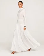 Vestido longo em malha com gola alta e saia plissada com cintura rebaixada na cor off-white, foto 04
